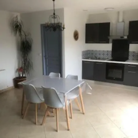 Maison Dans Une Propriete Avec Une Cour Corneilhan Exterior photo