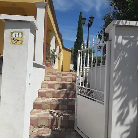 Maison Dans Une Propriete Avec Une Cour Corneilhan Exterior photo