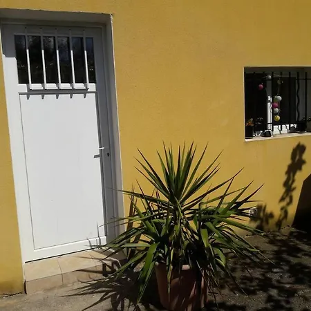 Maison Dans Une Propriete Avec Une Cour Corneilhan Exterior photo