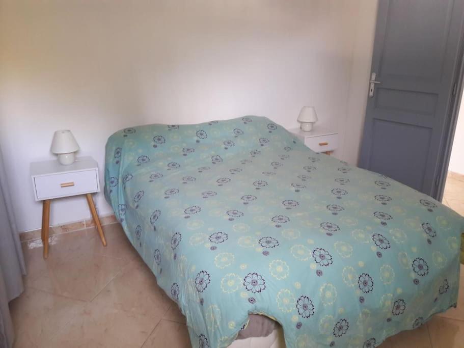 Maison Dans Propriete Avec Cour * Corneilhan