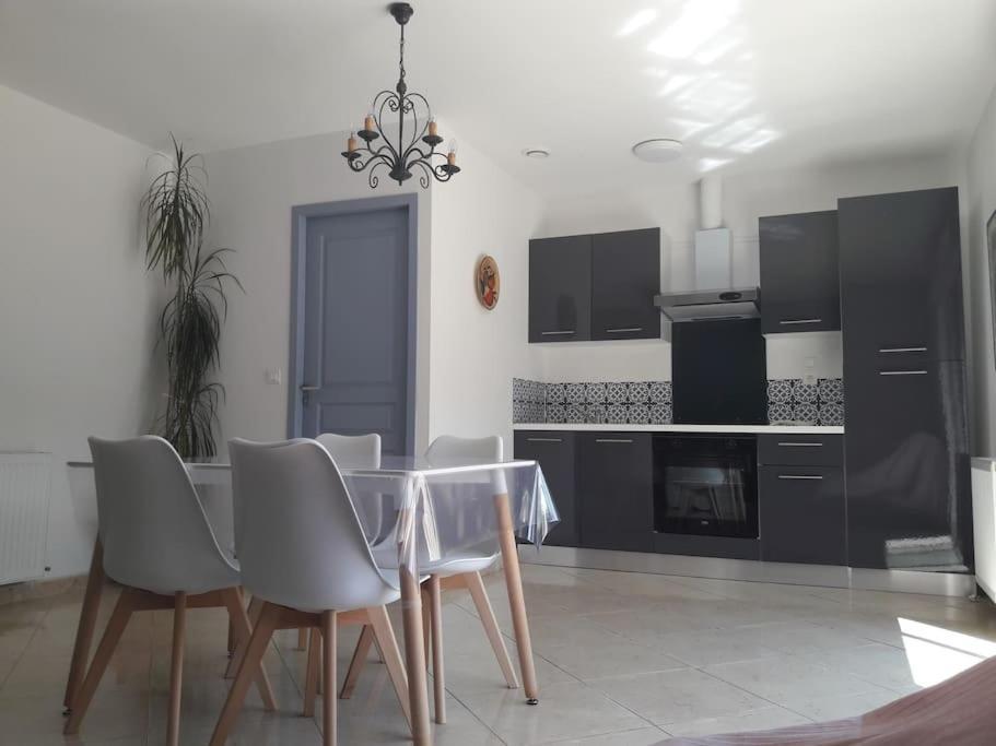 Maison Dans Propriete Avec Cour Holiday home *
