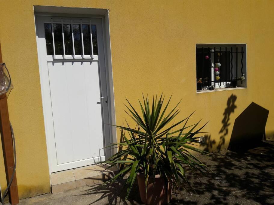 Holiday home Maison Dans Propriete Avec Cour Corneilhan